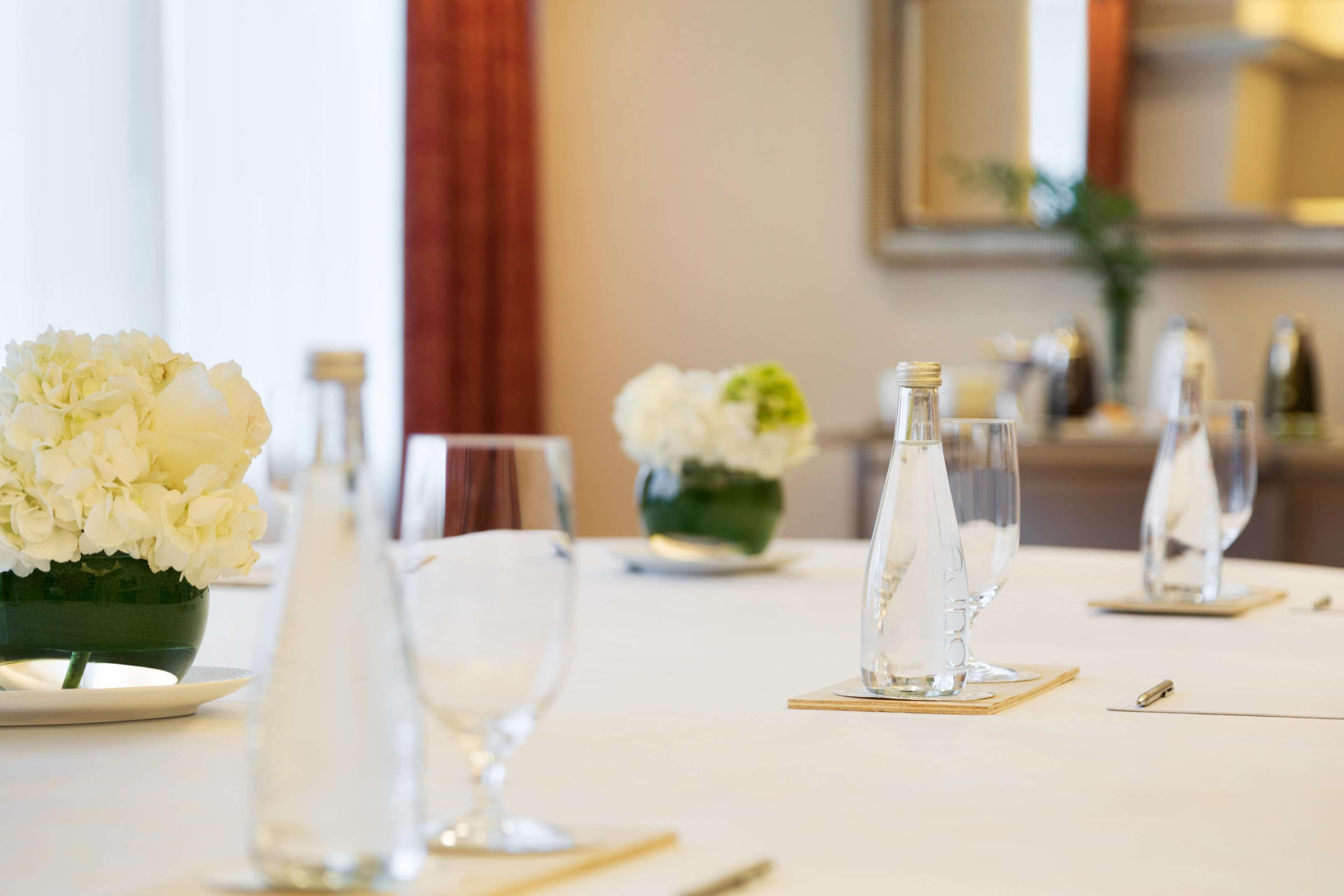 Fairmont Vancouver Airport In-terminal Hotel 5*